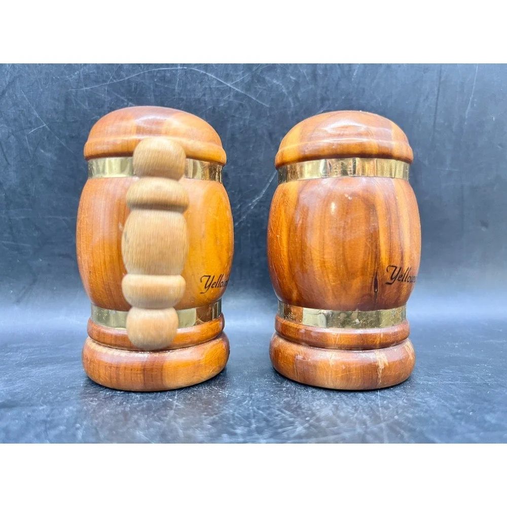 Vtg Wood Barrel Salt & Pepper Shakers Souvenir Yellowstone National Park Vtg‎ 3